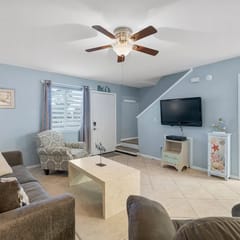 Pet Friendly Paradise! Next to Pools, Pickle Ball & More!