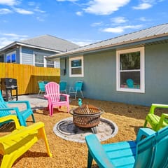 🌴 Sun Kissed Cheeks w/ Fire Pit & Beach Gear