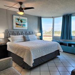 Tootsie's Next Door! Top of The Gulf!