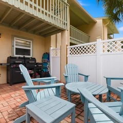 Coconut Cottage! Golf Cart Friendly Community!