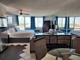Tootsie's Next Door! Top of The Gulf! - Image 2