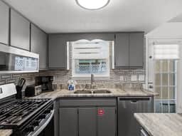 Coconut Cottage! Golf Cart Friendly Community! - Image 5