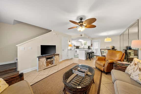 Endless Summer! Sleeps 7! Golf Cart Available! - Image 1