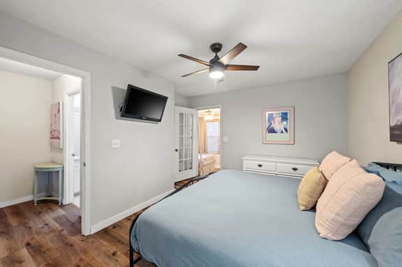 Endless Summer! Sleeps 7! Golf Cart Available!