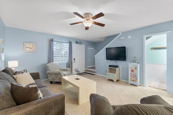 Pet Friendly Paradise! Next to Pools, Pickle Ball & More!